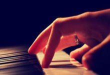 德国足球队表现出色，赢得全部比赛的胜利